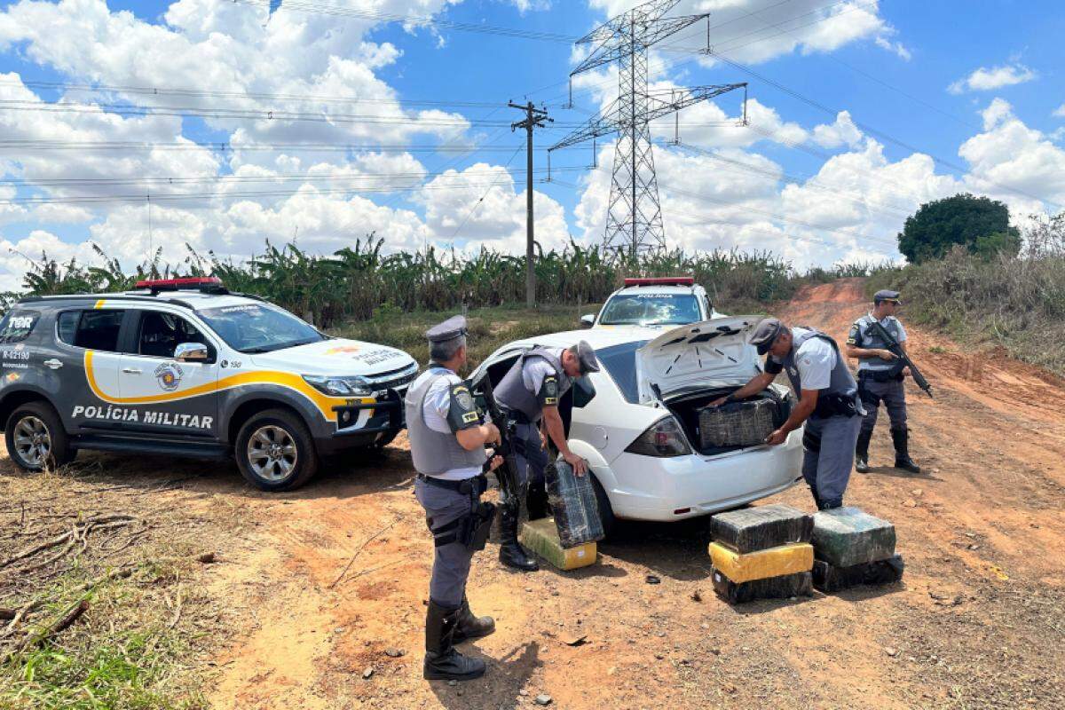 Pacotes de maconha estavam dentro de um Ford Fiesta com placas de Chapecó/SC