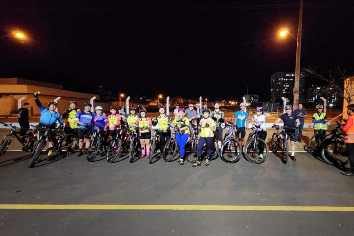 Público participando do passeio ciclístico em Franca