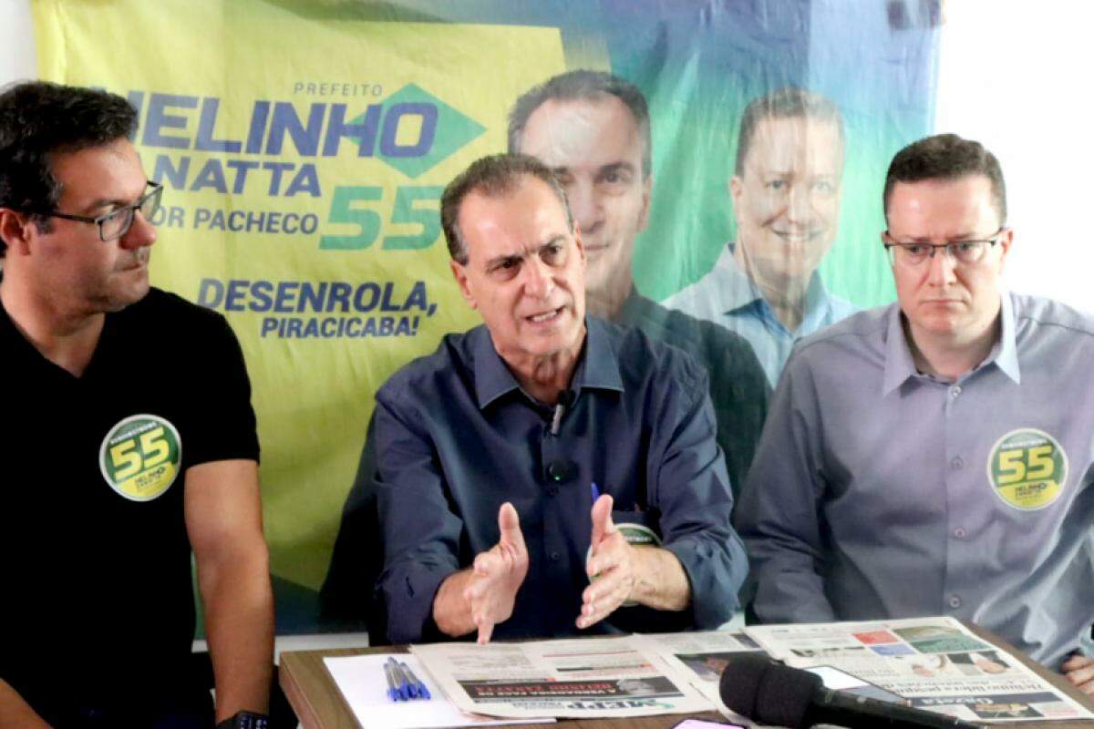 Alex, Helinho e o vice Sergio Pacheco fizeram uma coletiva para falar do caso policial