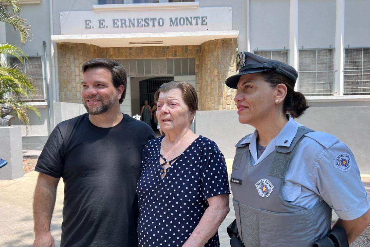 Marlene (centro) com os filhos Mário e Karina