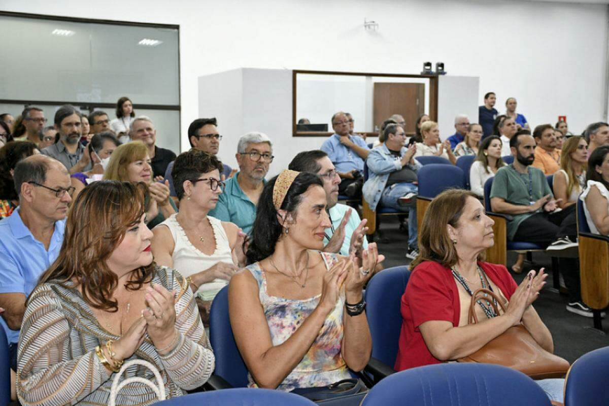 Docência e Vida: sentidos de ser professor