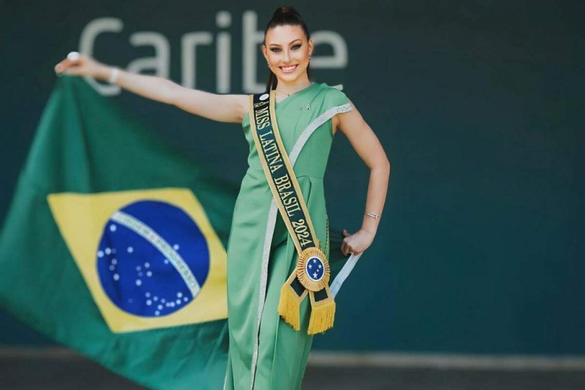  Natural de Porto Alegre (RS), ela é a quinta gaúcha a defender o Brasil no mundial.