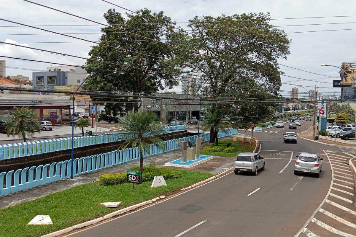 Céu com nuvens na av. Alonso y Alonso, na manhã desta sexta-feira