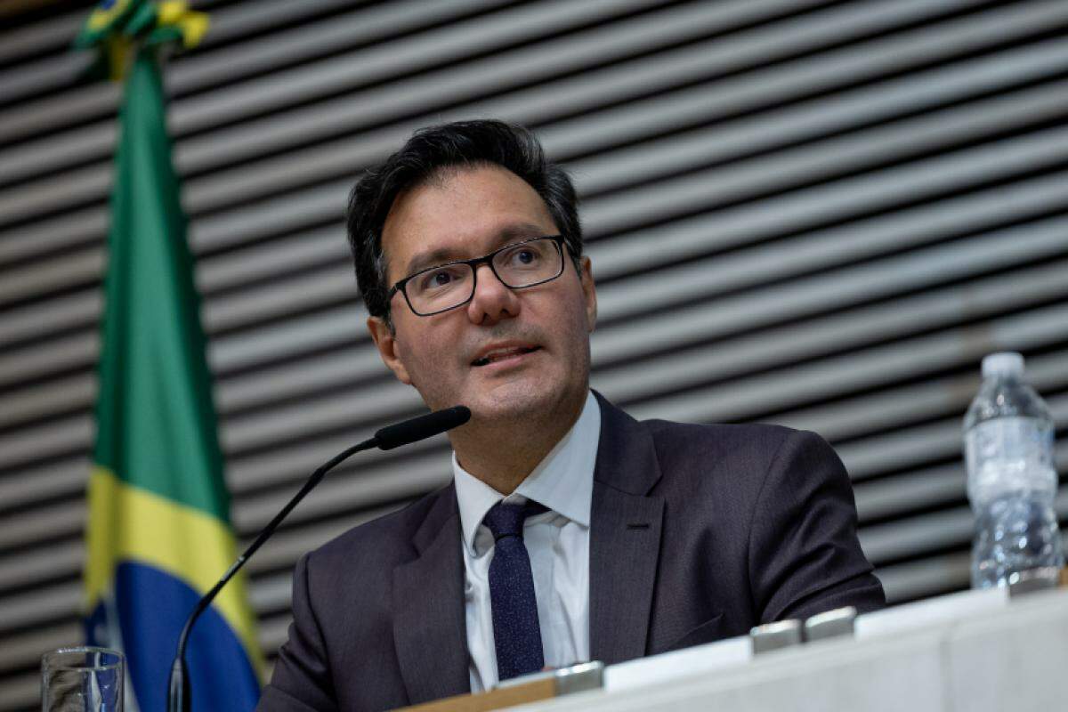 'Vamos trabalhar intensamente, ouvindo as bancadas, as secretarias do Estado e a população'