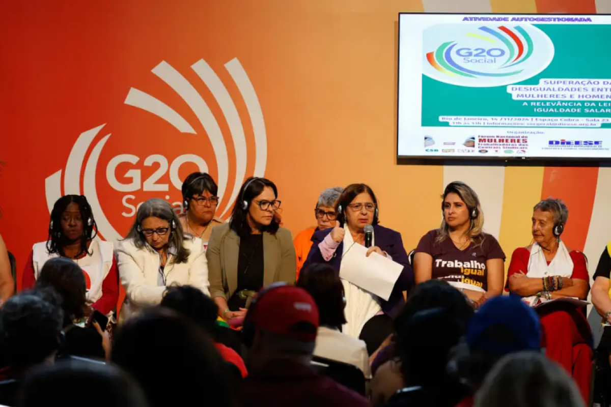 A ministra das Mulheres, Cida Golçalves, participa da atividade autogestionada “Superação das Desigualdades entre mulheres e homens no Mercado de Trabalho