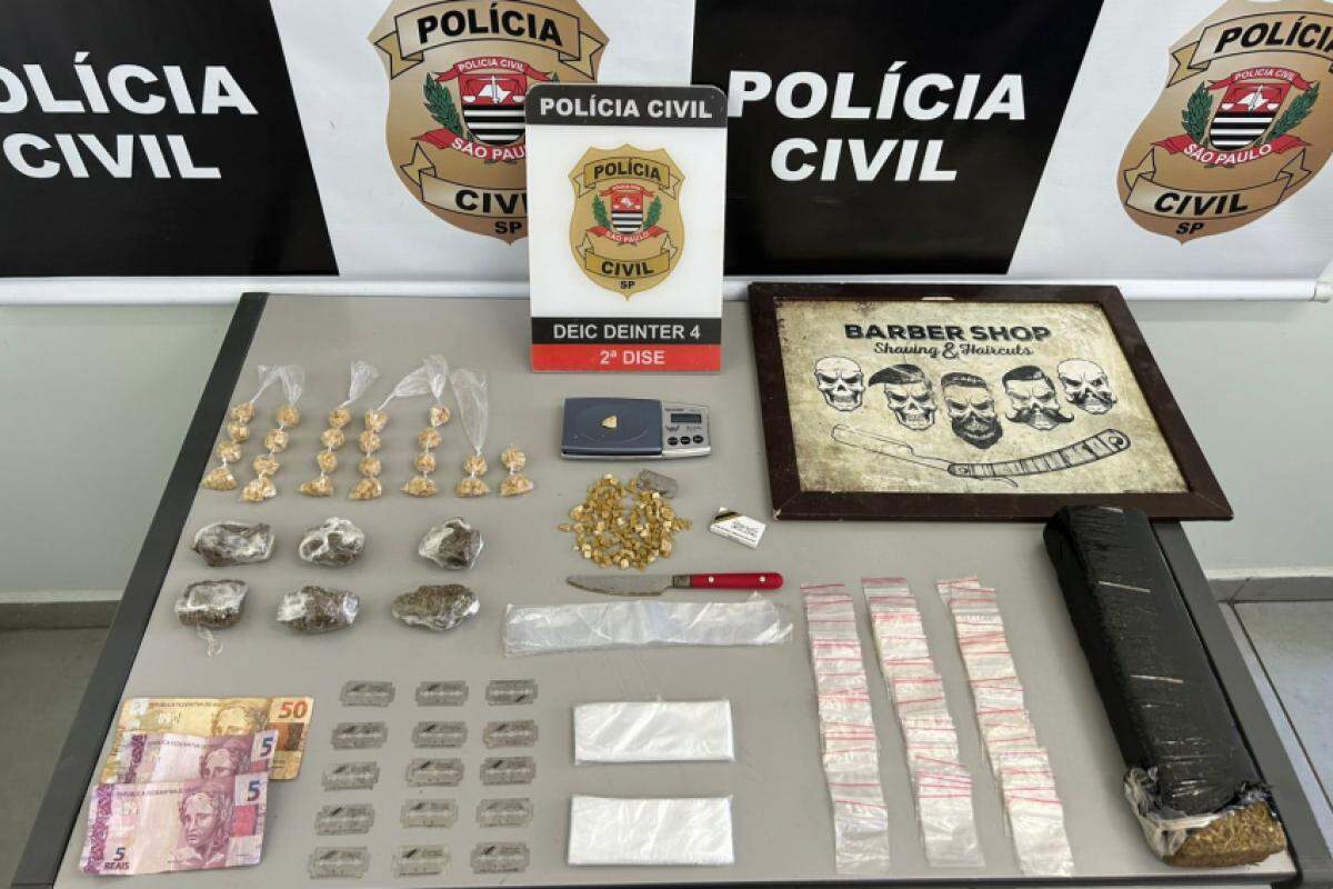 Material apreendido pelos investigadores de Bauru