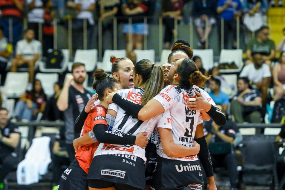 Sesi Vôlei Bauru bate Sesc RJ Flamengo no tiebreak 