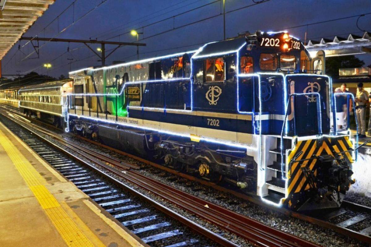 O trem iluminado já é tradição de Natal e começa a circular por municípios paulistas no dia 2 de dezembro