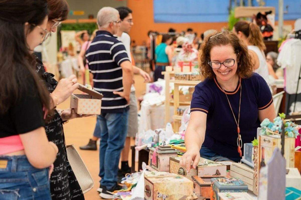 Edições anteriores do 'É Dia de Feira', que reúne empreendedores com o objetivo de fomentar a economia criativa em Franca