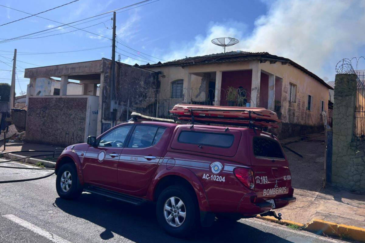 Casa pegou fogo na quadra 33 da avenida Rodrigues Alves, logo pela manhã