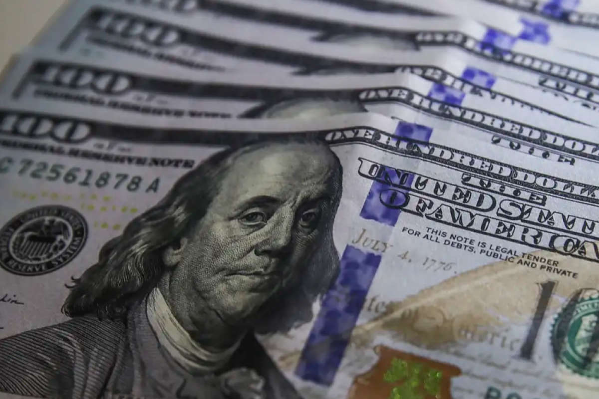 O dólar comercial encerrou esta terça-feira (27) vendido a R$ 5,912, com alta de R$ 0,106 (+1,8%)