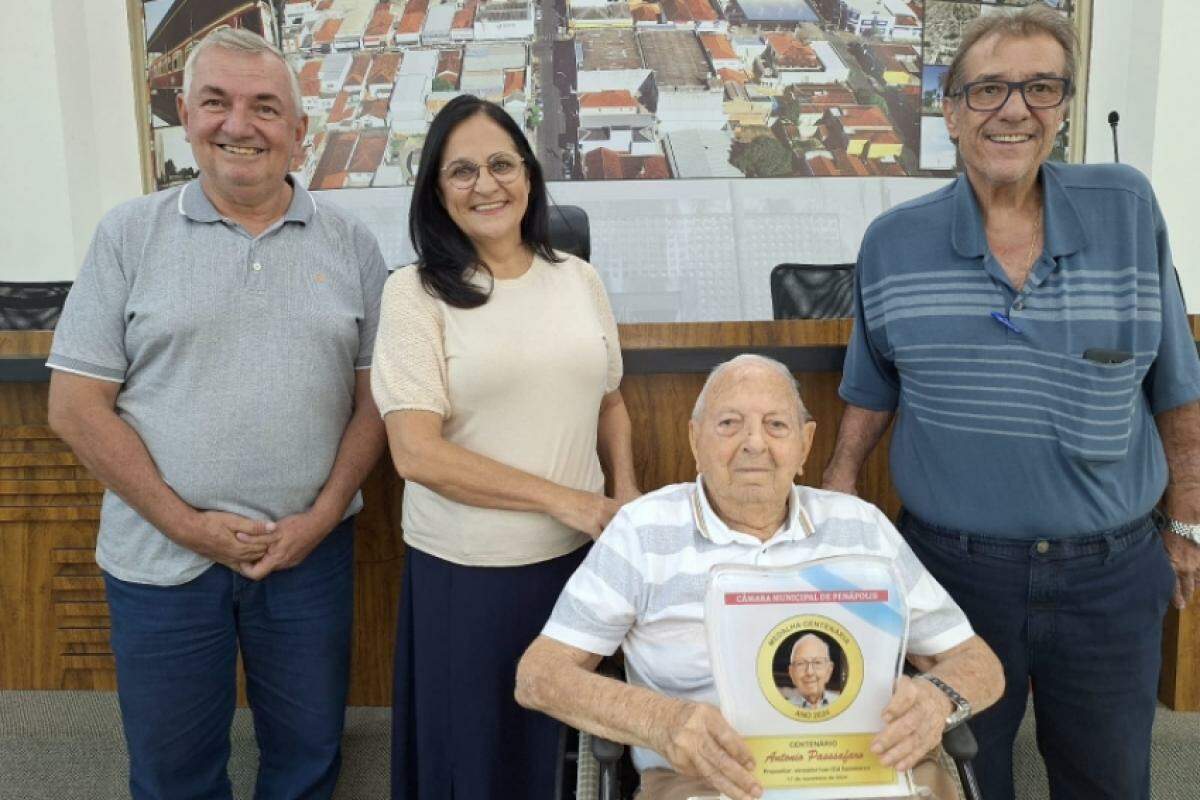 Antonio Passafaro foi agraciado com a Medalha Centenária por sua contribuição política e empresarial em Penápolis