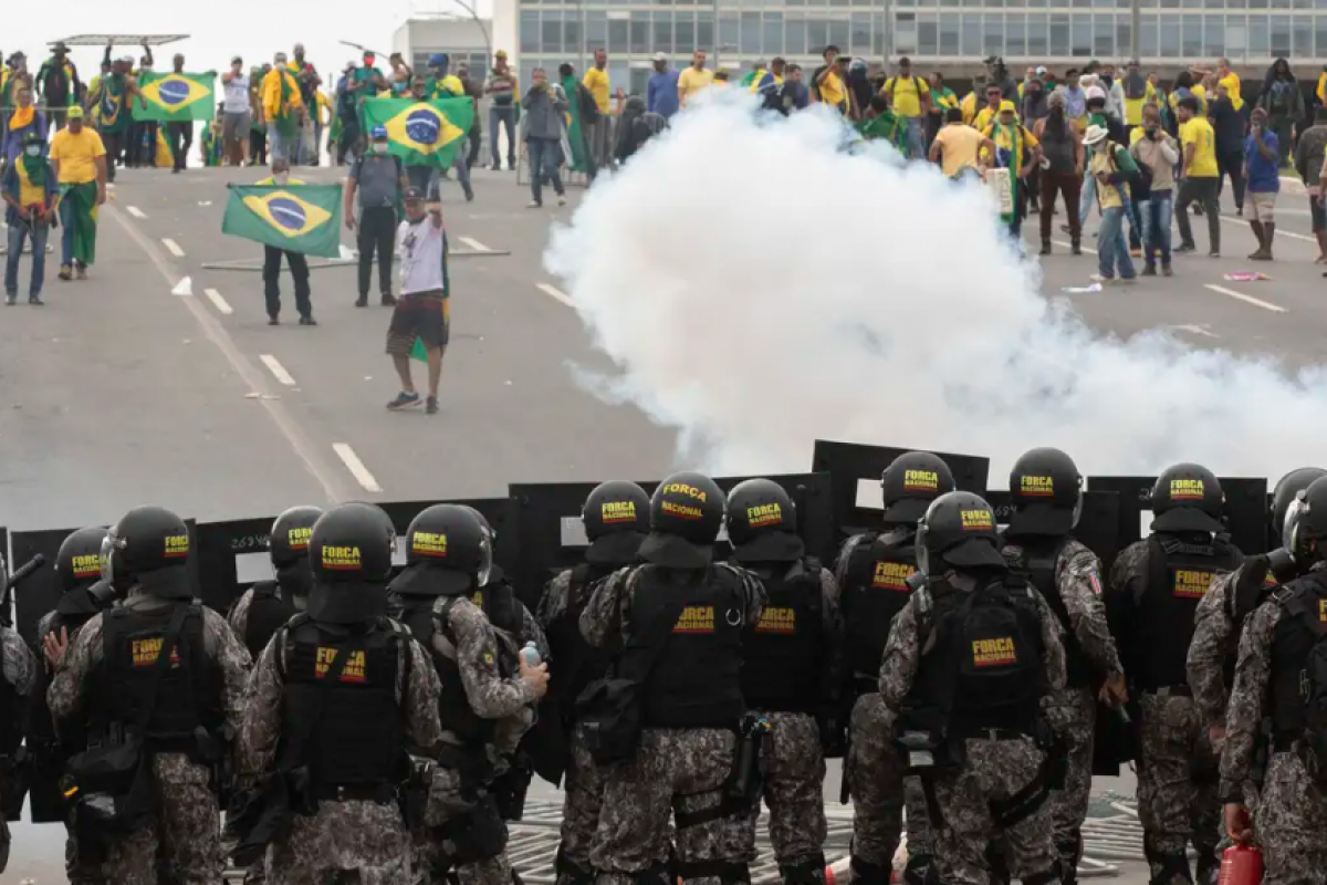 O movimento é visto como um oportunismo do ex-presidente na tentativa de se livrar das acusações de que conhecia os planos golpistas