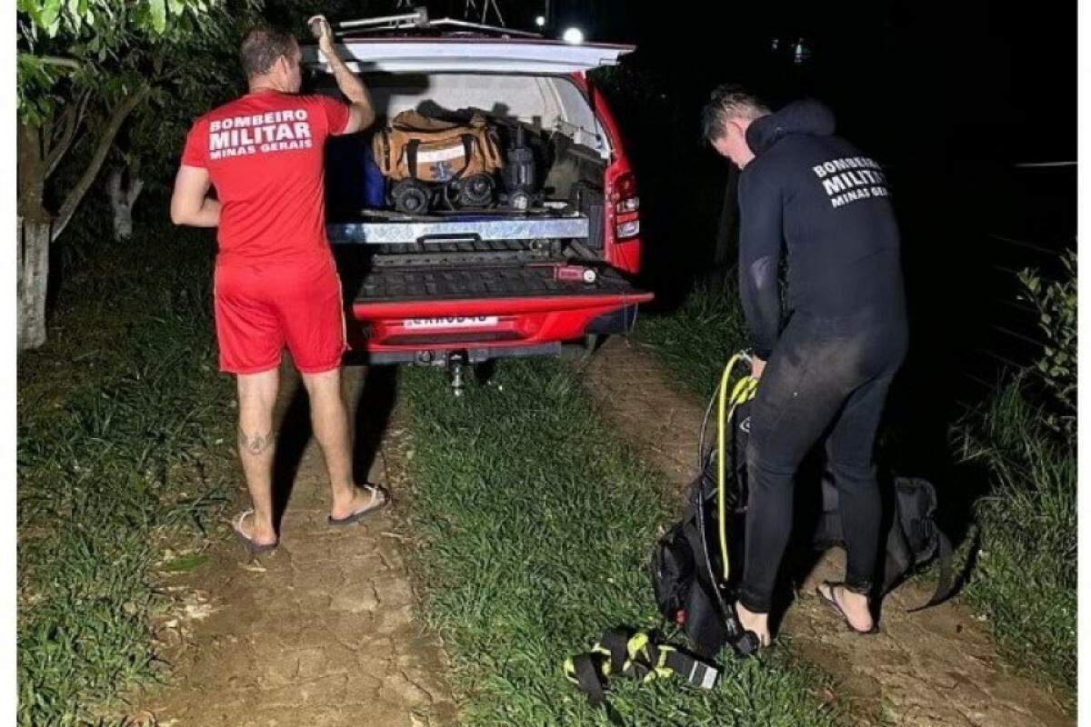 Mergulhadores do Corpo de Bombeiros atuaram no resgate de vítima de afogamento