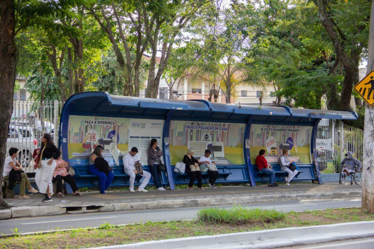 Uma das opções analisadas é a exploração de publicidade em pontos de ônibus