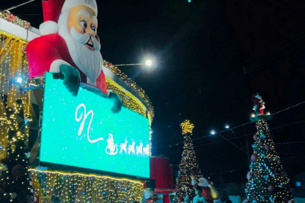 Fachada da Ecovita ficou iluminada pelas luzes de natal