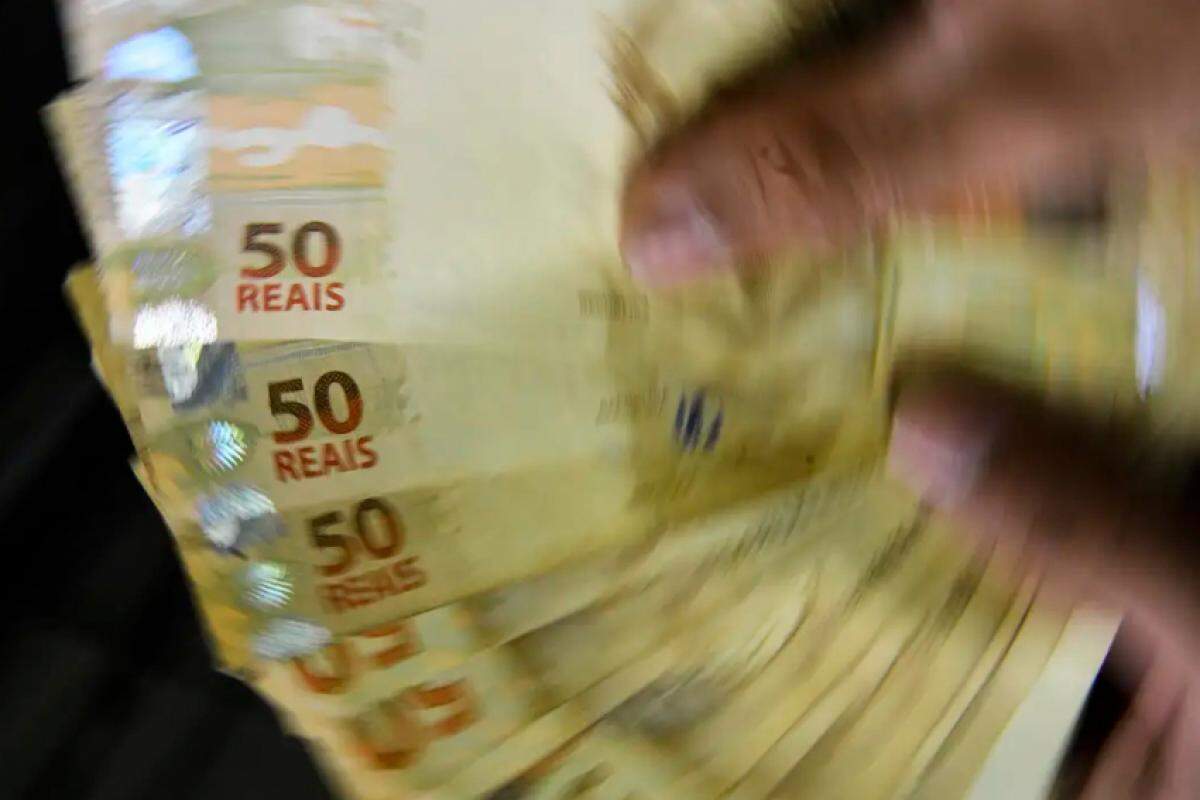 O impacto nas contas públicas com o aumento extra do piso é estimado em R$ 13,3 bilhões adicionais, se confirmado o salário mínimo a R$ 1.524