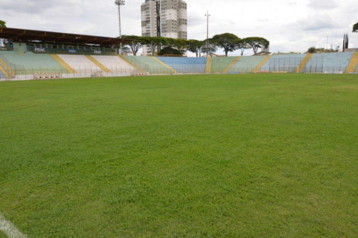 Estádio, que deve ser uma das sedes da Copa SP, continua interditado para a realização de reformas