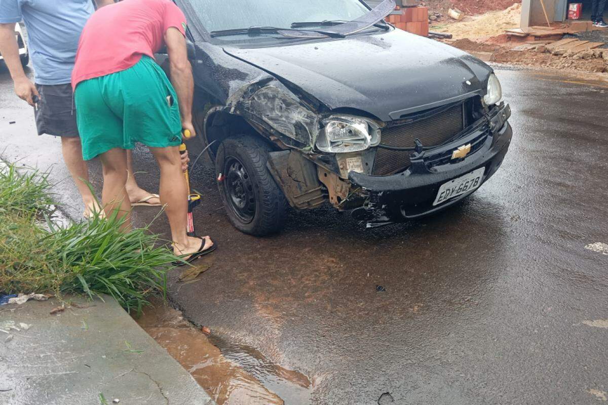 Lateral frontal ficou destruída após acidente no Tropical