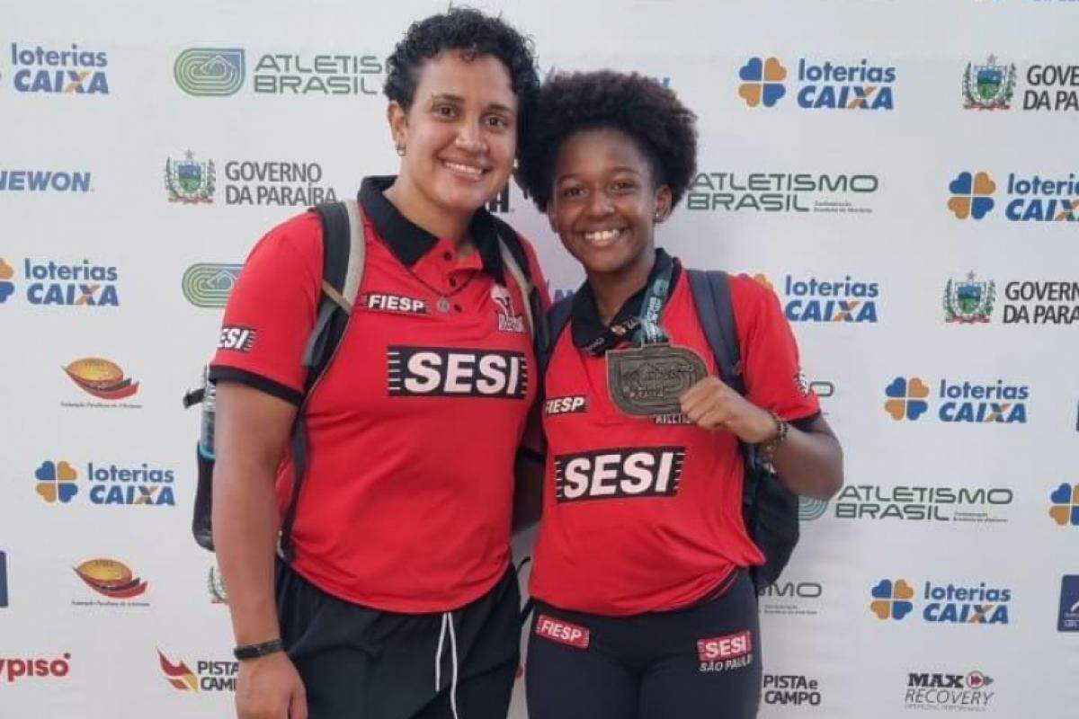 Ana Laura (à direita) com a técnica Isabelle Soares da Silva: conquista na PB