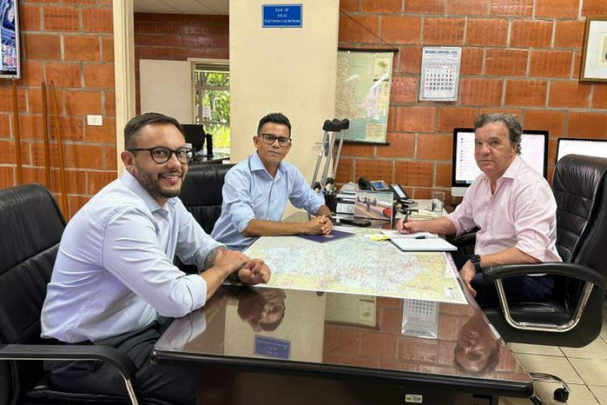 O vice-prefeito de Itupeva, Isaque Messias, esteve na sede do Departamento de Estradas de Rodagem (DER)