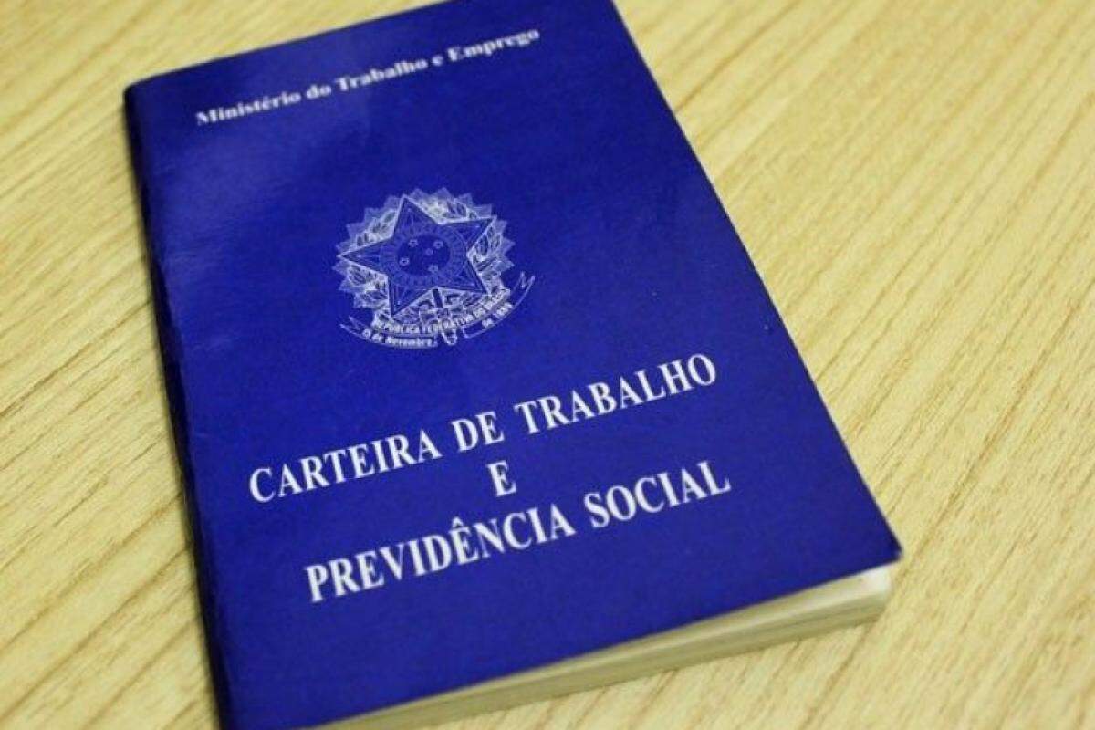 Para os processos seletivos, os candidatos devem comparecer com carteira de trabalho, documentos e currículo