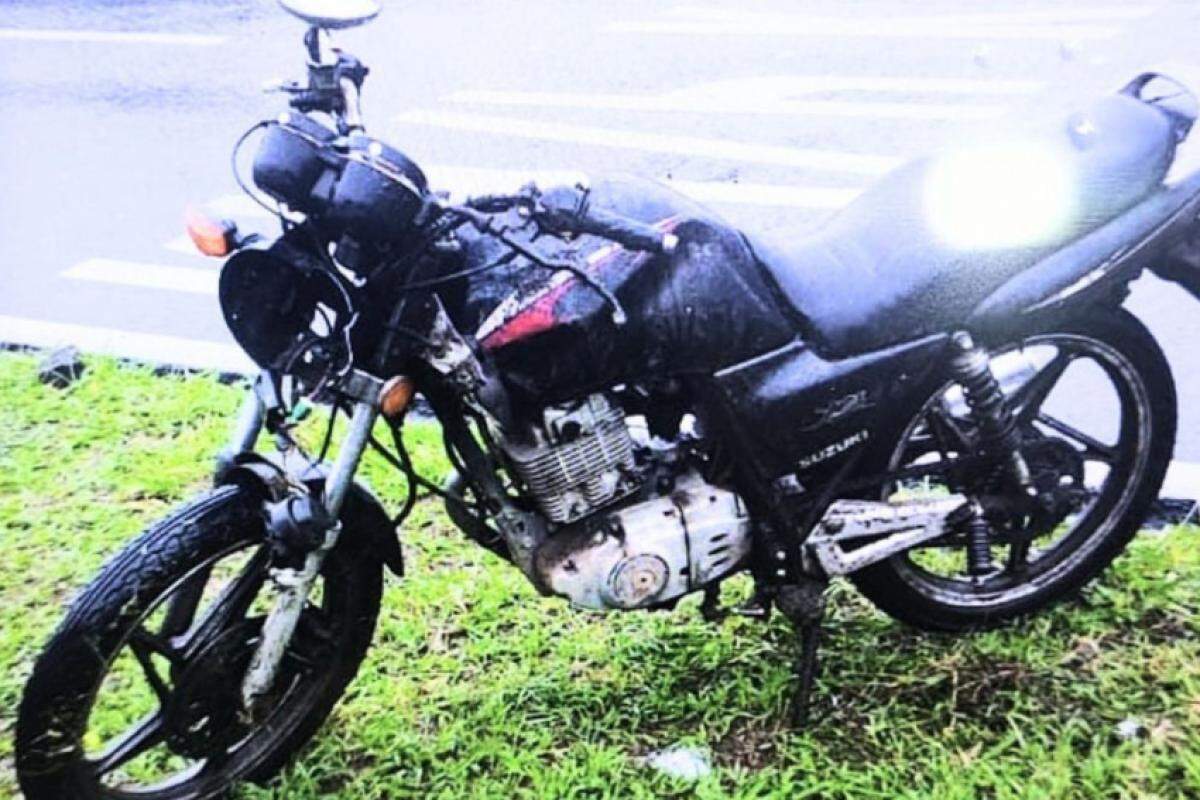 O condutor da moto, de 58 anos, morreu no local após o forte impacto.