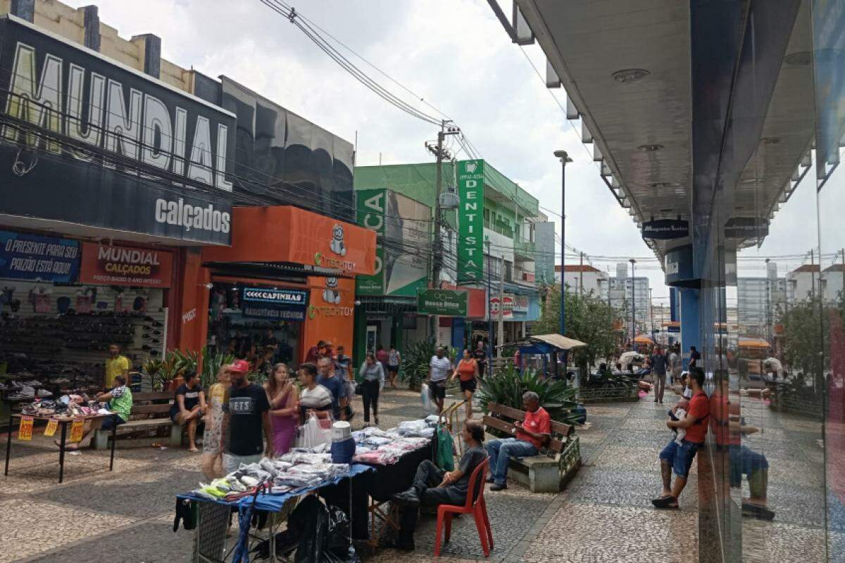 Lojas do Centro fecham nesta sexta-feira, 15, e abrem no sábado, 16