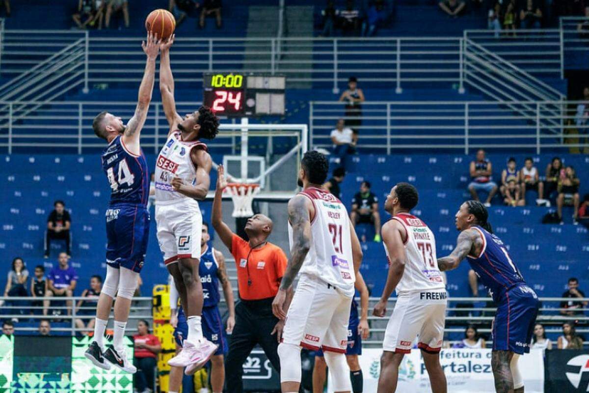 Sesi Franca e Fortaleza nesta noite no Pedrocão pelo NBB