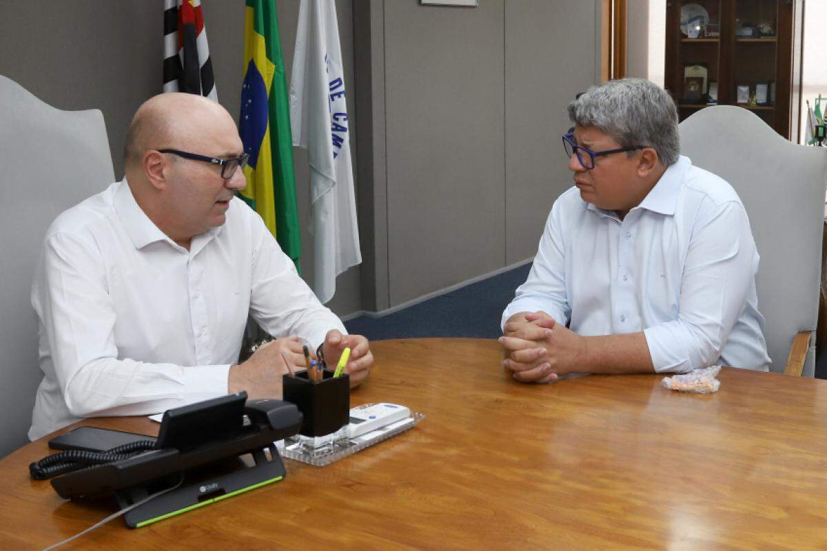 Na reta final do período eleitoral, ainda em setembro, a primeira instância determinou a cassação do registro do candidato à reeleição por abuso de poder