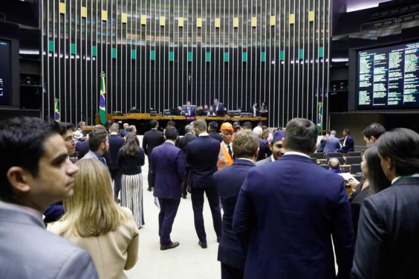 Deputados discursaram sobre o assunto durante a sessão do Plenário da Câmara.