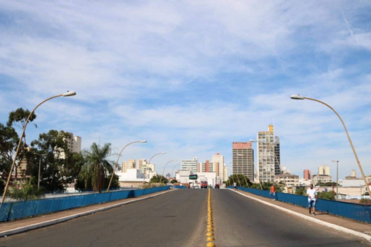 Viaduto João Simonetti, no final da rua 13 de Maio, tem alça interditada há quase dois anos