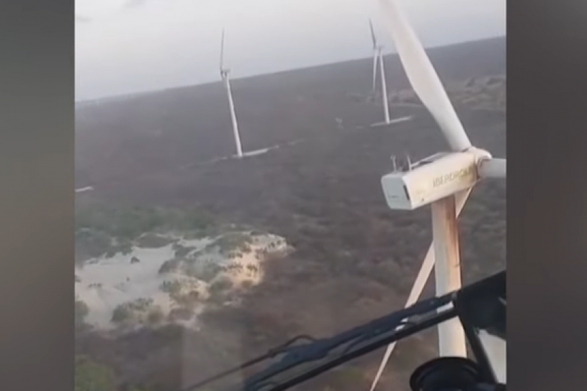 Dois trabalhadores estavam fazendo uma manutenção no topo da torre, quando o equipamento começou a pegar fogo