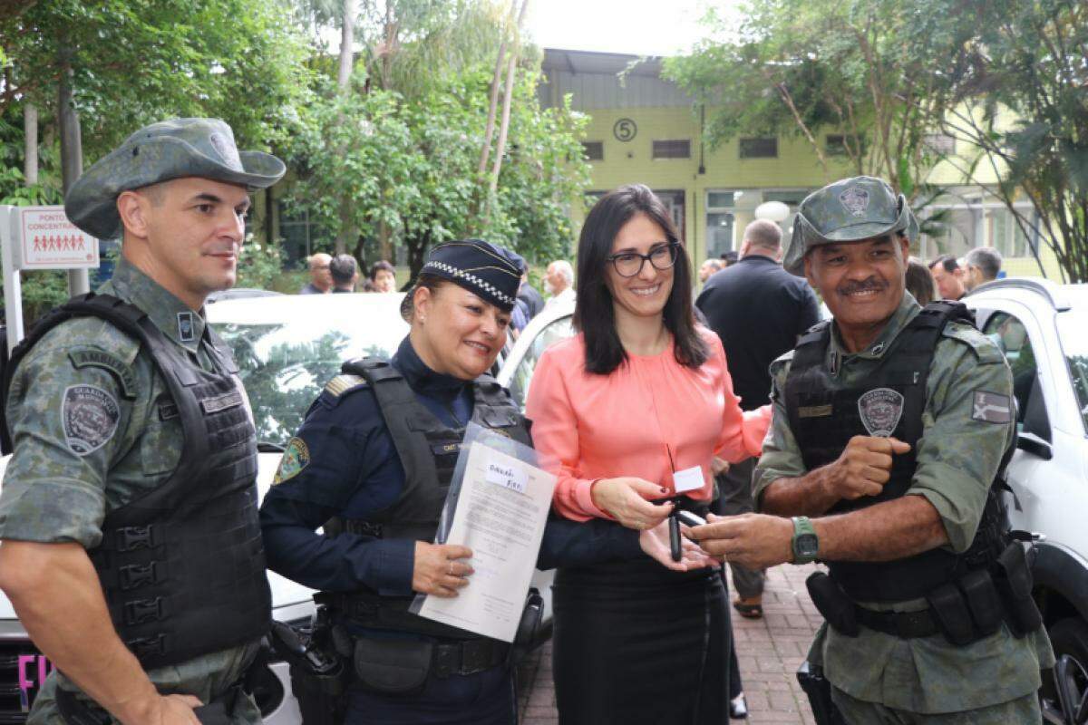 Natália Resende na solenidade de entrega dos veículos