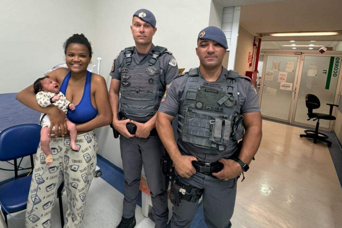 Mãe, filha e os PMs que as levaram para o hospital