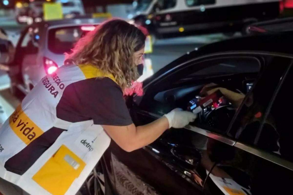 Detran autua 15 motoristas em Franca por recusarem teste do bafômetro