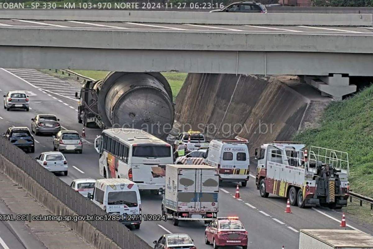 Após a remoção do equipamento, a concessionária fará uma análise detalhada para verificar possíveis danos estruturais no viaduto.