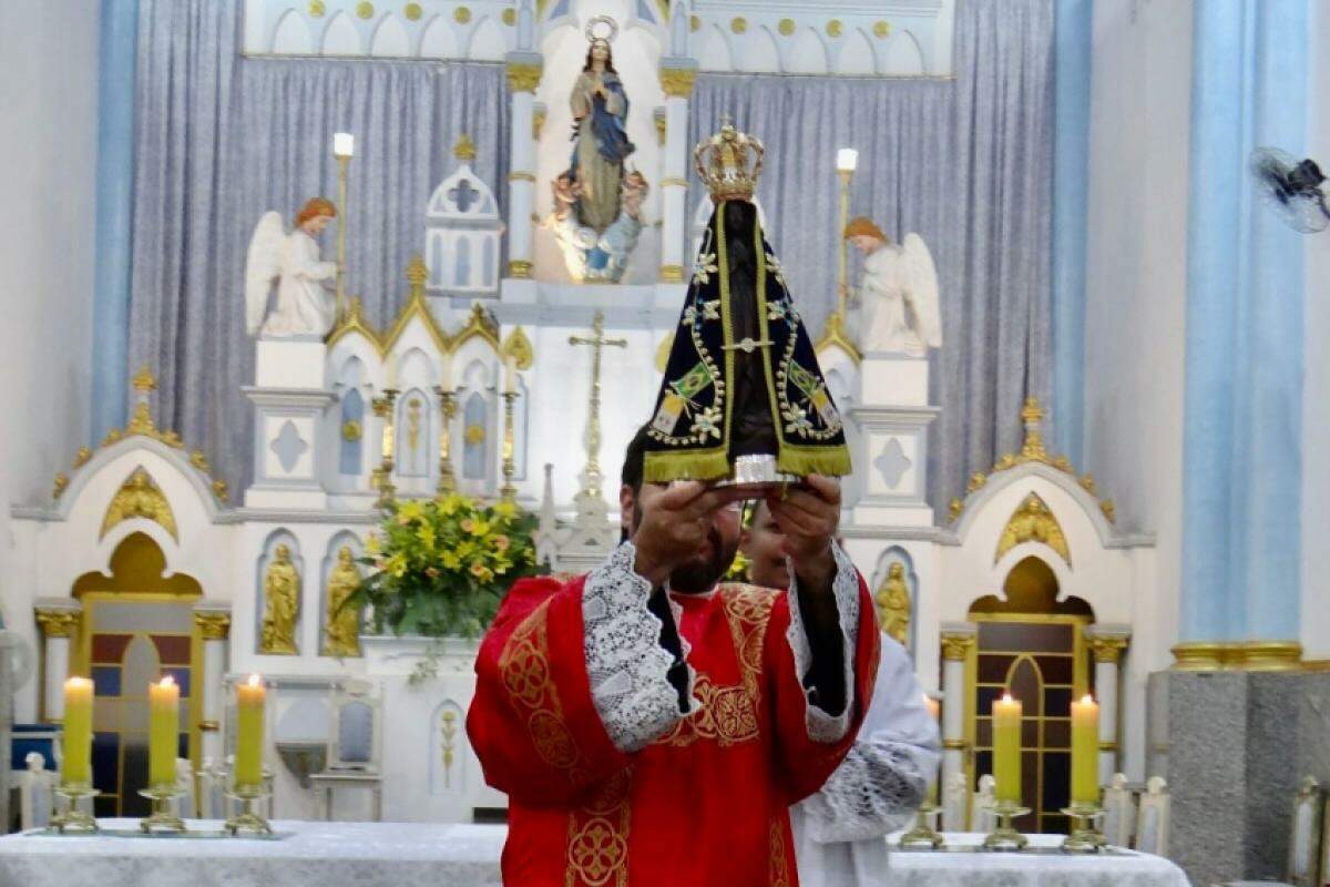 Imagem peregrina de Nossa Senhora Aparecida na Catedral de Franca