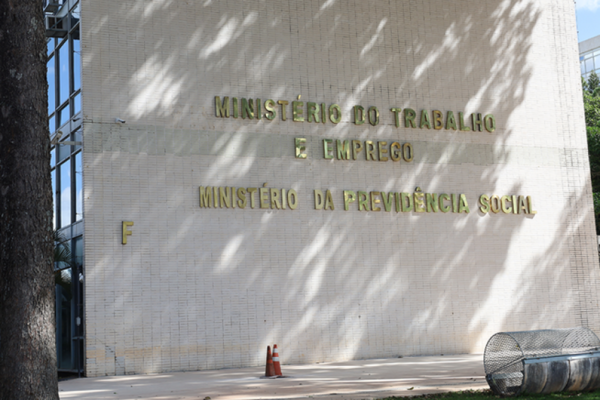 As vagas são para o cargo de perito médico federal.