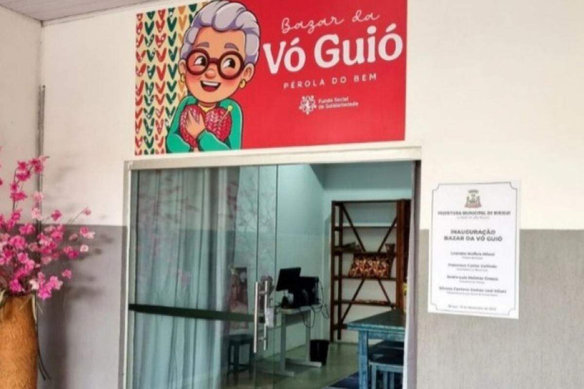 Espaço comercializa produtos feitos por alunas de cursos oferecidos pelo Fundo