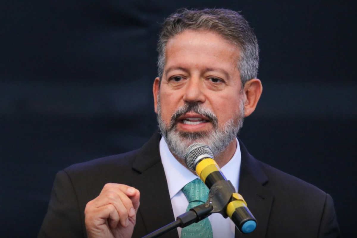 Presidente da Câmara lembra cassação de Moreira Alves na defesa.