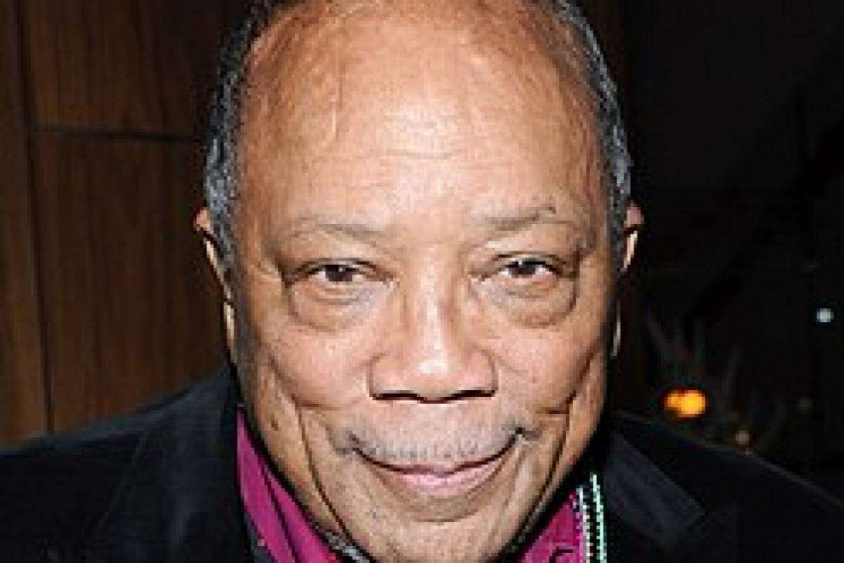 O lendário produtor e compositor Quincy Jones recebeu um Oscar pela sua trajetória notável na indústria musical e cinematográfica