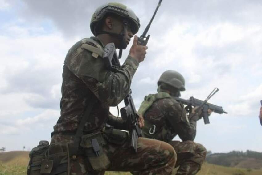 Militares do Exército em treinamento