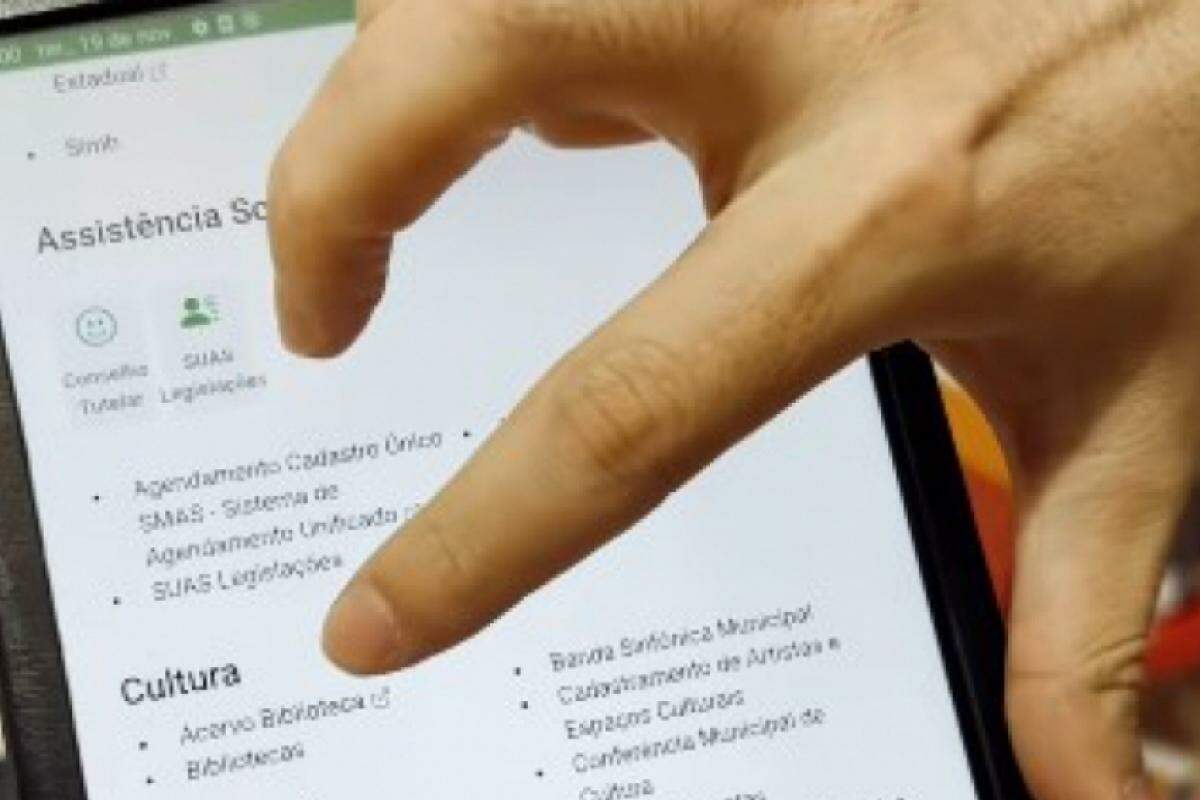 Consulta ao acervo por tablet