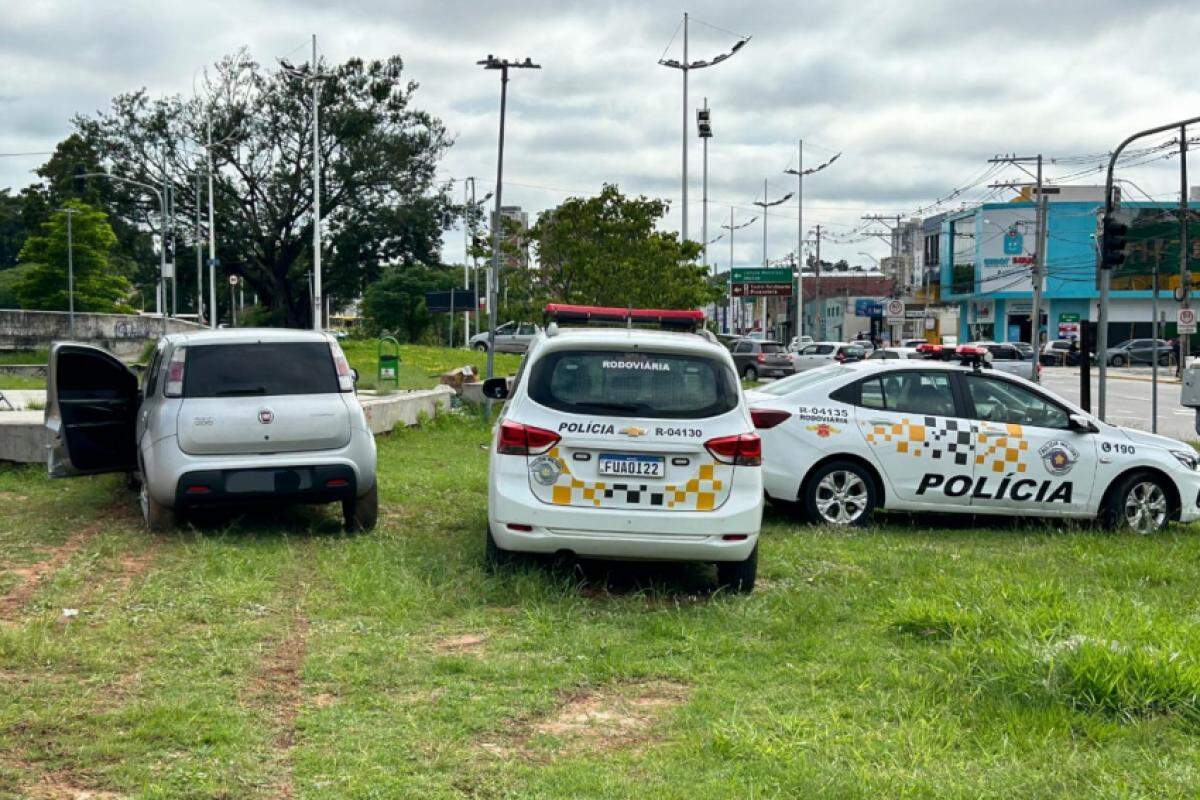 Os policiais conseguiram prender os suspeitos e libertaram as vítimas