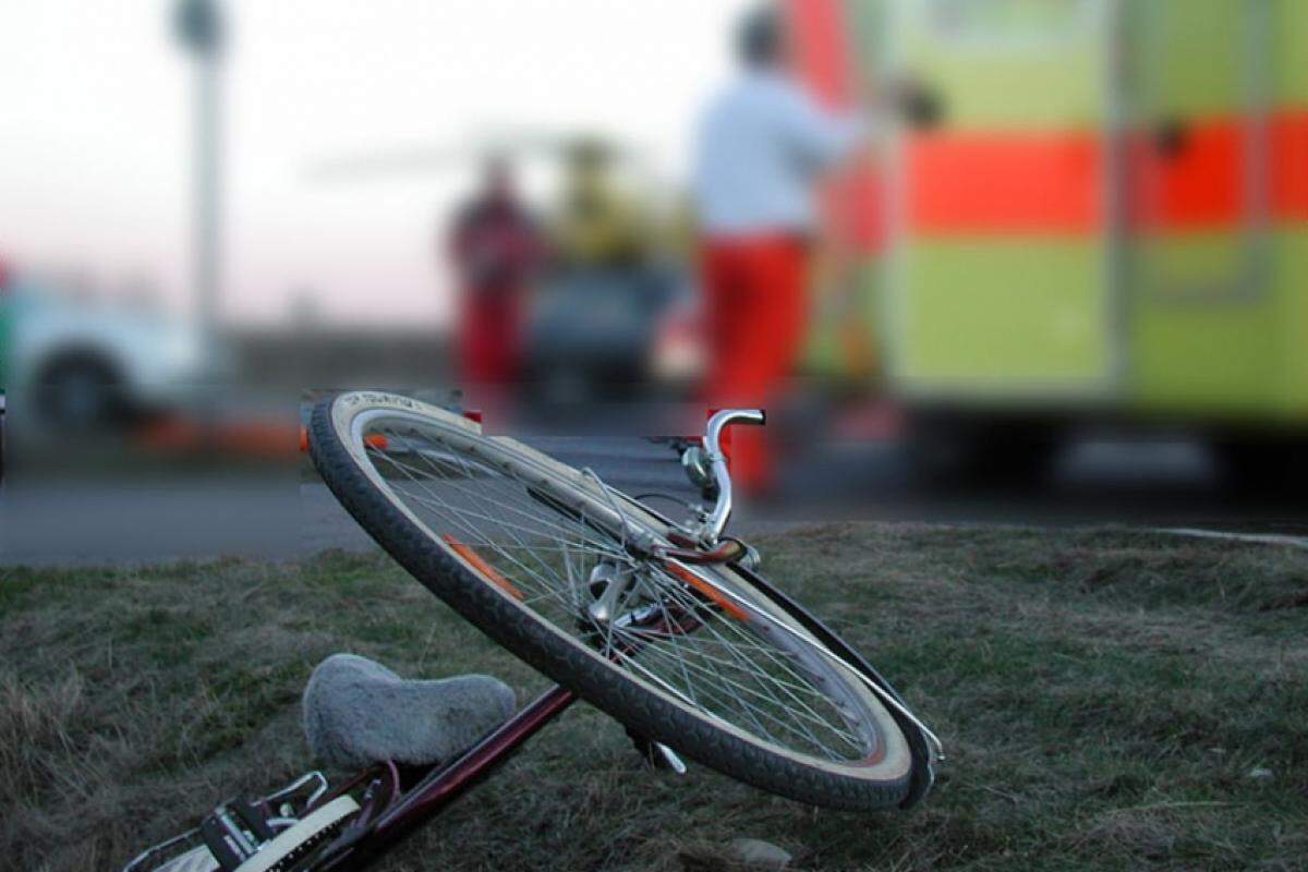 O ciclista transitava na faixa de rolamento