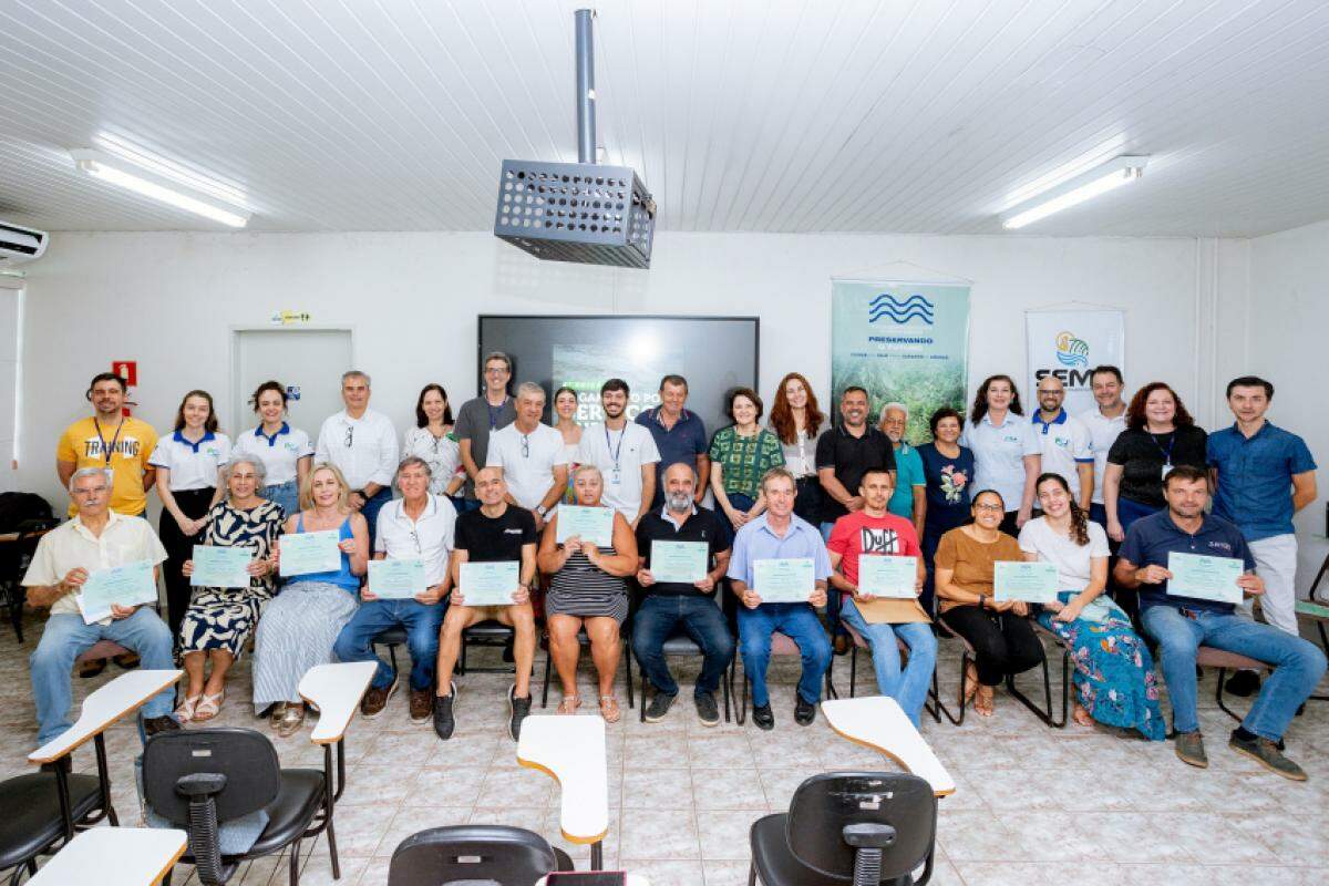 Instituições apoiadoras, agricultores contemplados com o PSA e equipe da Sema