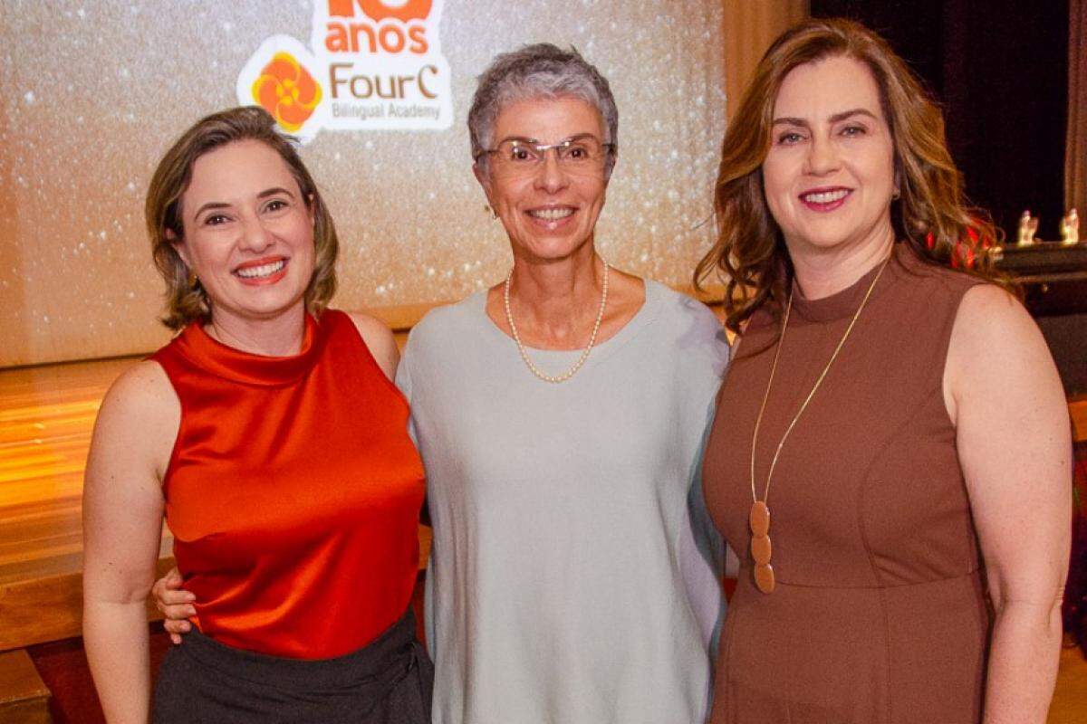 Juliana Storniolo, diretora de ensino da FourC, Tania Almeida, especialista em processos de diálogo, e Sara Hughes, idealizadora e mantenedora da FourC