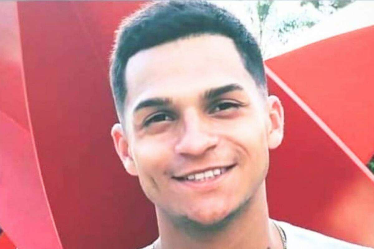 Segundo informações, a moto de Yago Bricio foi atingida po uma carreta