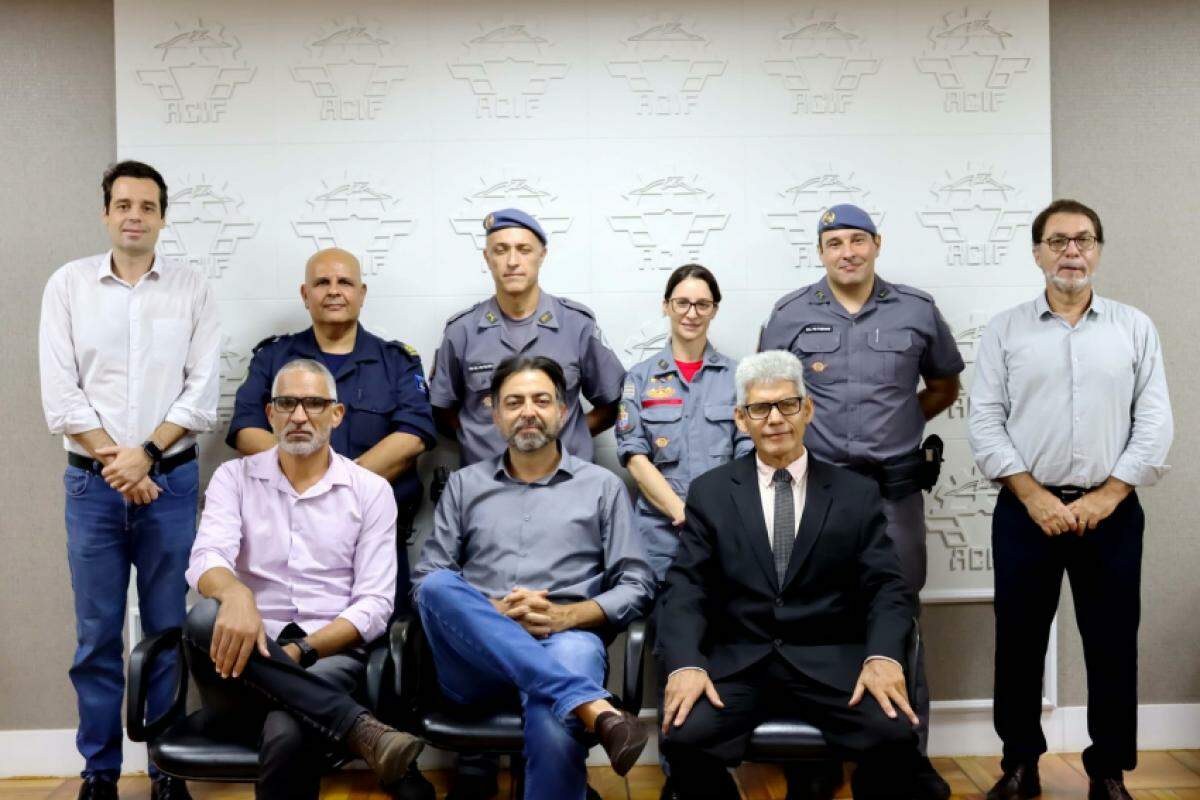 Representantes da Acif, Polícias Militar e Civil, Guarda Municipal e Bombeiros discutem estratégias para o plano 'Natal Seguro'